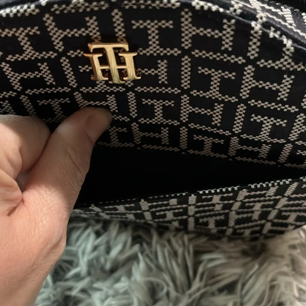 Tommy Hilfiger Crossbody Bag